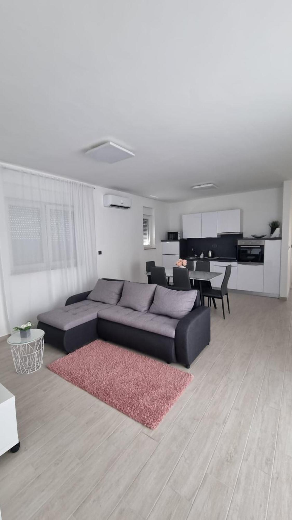 Gabi Apartament *